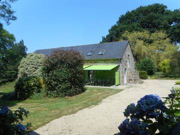 Gîte pour 5 personnes, avec terrasse et jardin à Plouvara