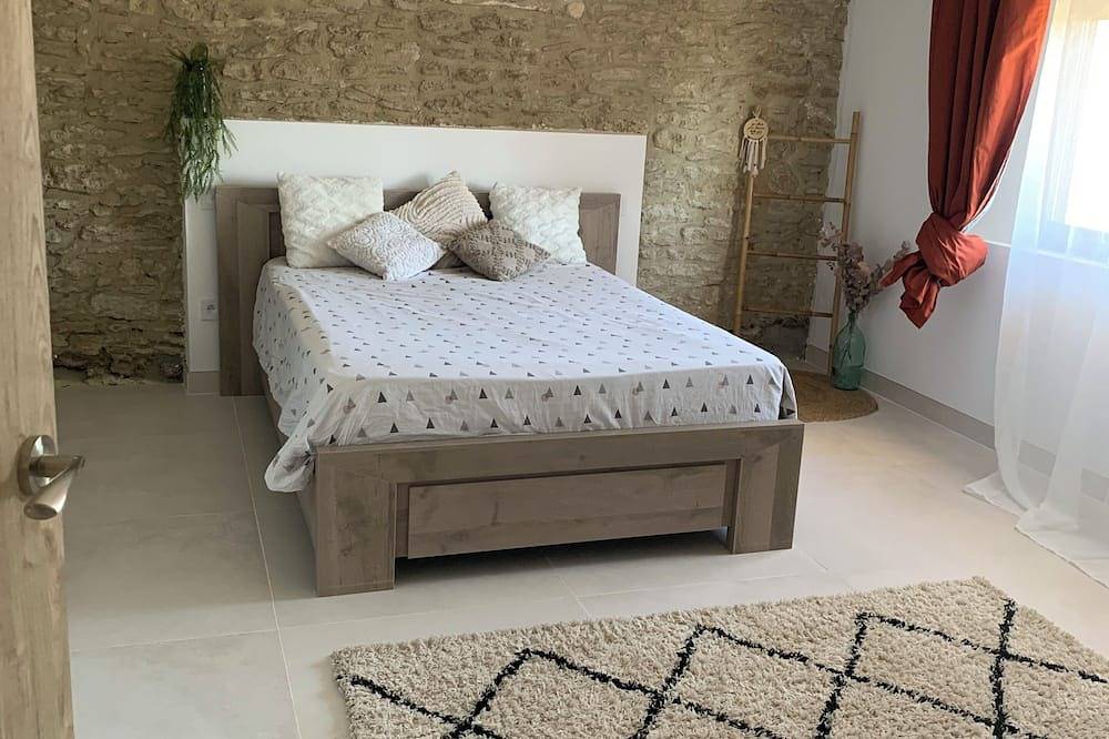 Fully equipped holiday home 5 minutes from Pont-du-Gard in the heart of Sernhac in Sernhac, Nimes und Umgebung