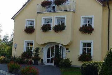 Ferienwohnung für 2 Personen, mit Balkon und Sauna in Neualbenreuth