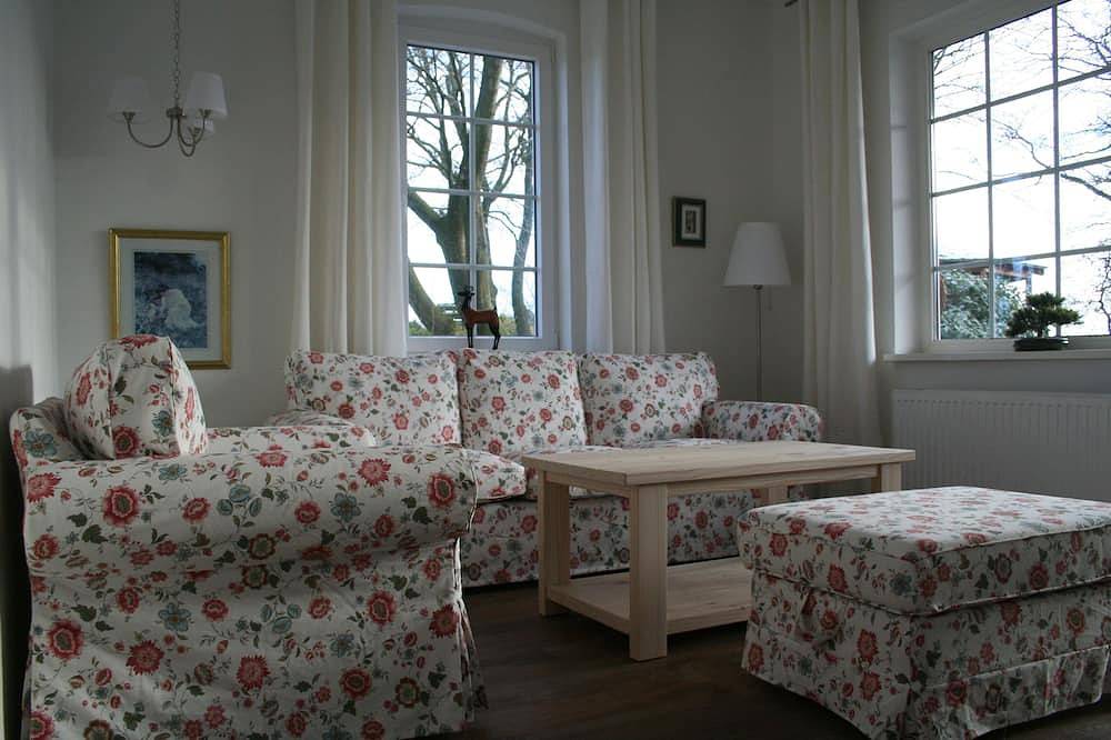 Beschauliche Wohnung auf dem Hof einer Landtierarztpraxis in Loxstedt, Südliches Cuxland
