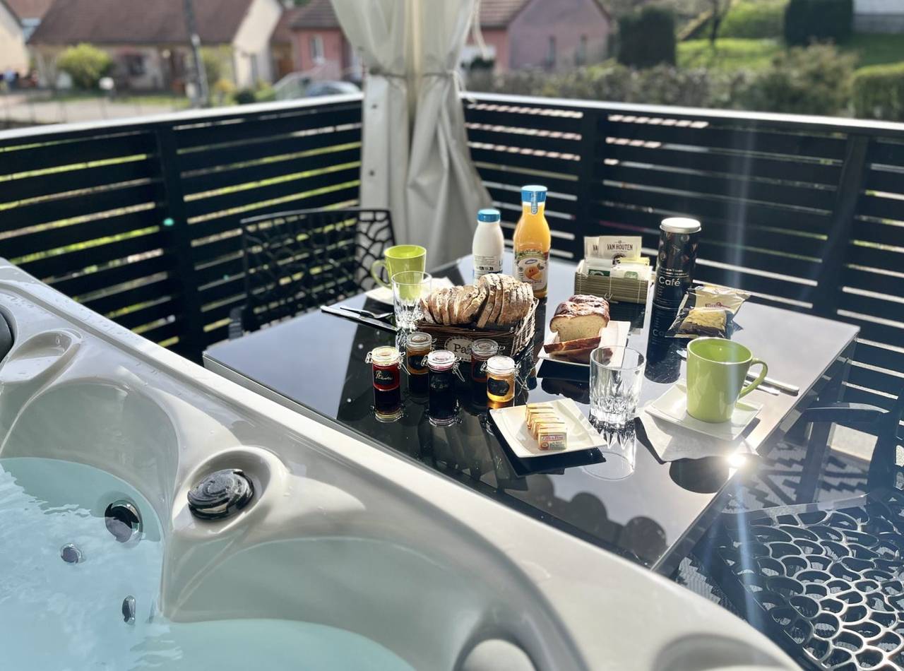 Starlette-Lodge avec spa privatif, séjour Zen in Meisenthal, Sarreguemines