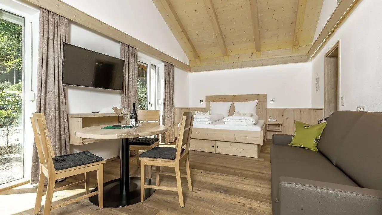 Ganze Ferienwohnung, Ferienwohnung für 2 Personen (30 m²) in Ainring in Ainring, Rupertiwinkel