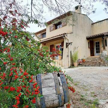 Chambre d’hôte pour 2 personnes, avec jardin ainsi que piscine et vue à Draguignan
