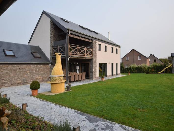 Villa pour 10 personnes, avec balcon et jacuzzi ainsi que sauna et jardin à Durbuy