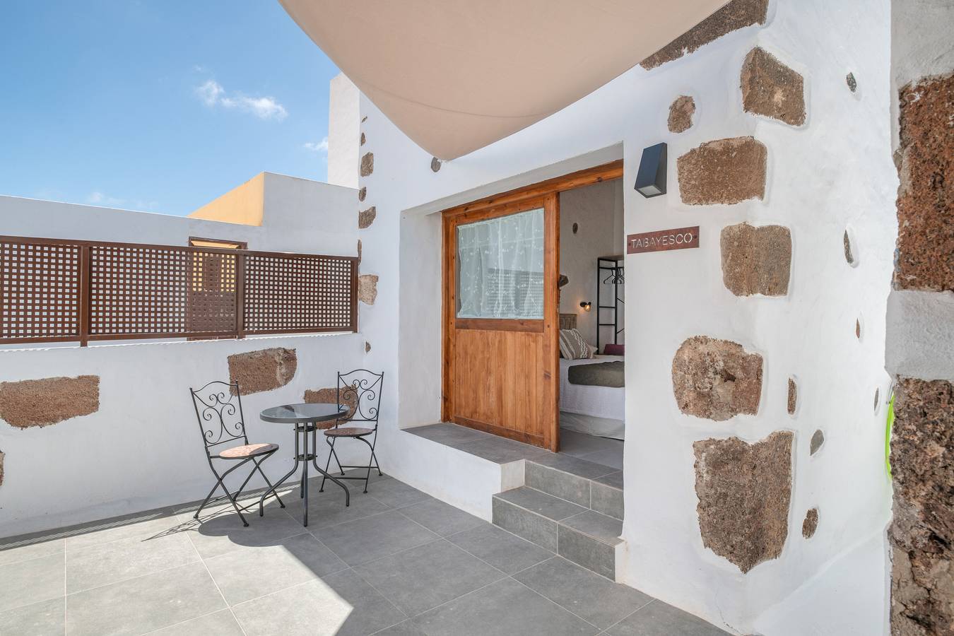 Appartement entier, Vacances 'Tabayesco' avec vue sur la montagne, piscine partagée et Wi-Fi in Tabayesco, Haría