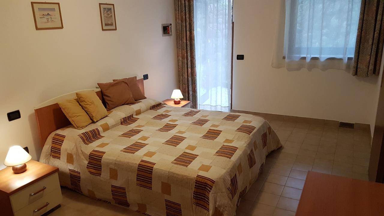 Ganze Wohnung, Residenz Primera Dreizimmer-Wohnung Tipo D3 sous Terrain für 6 Personen in Manerba del Garda, Gardasee-Berge