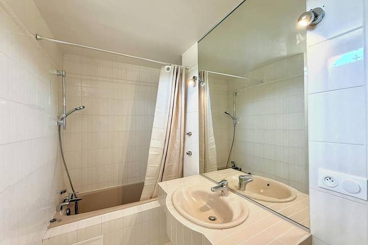 Location de vacances pour 6 personnes, avec jardin à Hommes - 4