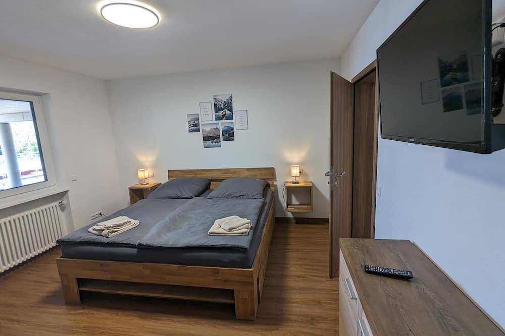 Ganze Wohnung, Ferienwohnung (4) 2.Og - 70 qm - mit Balkon - dirket am Bahnhof in Europa-Park, Ringsheim