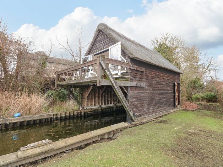 Entire studio, Cygnus Boathouse in South Walsham, The Broads