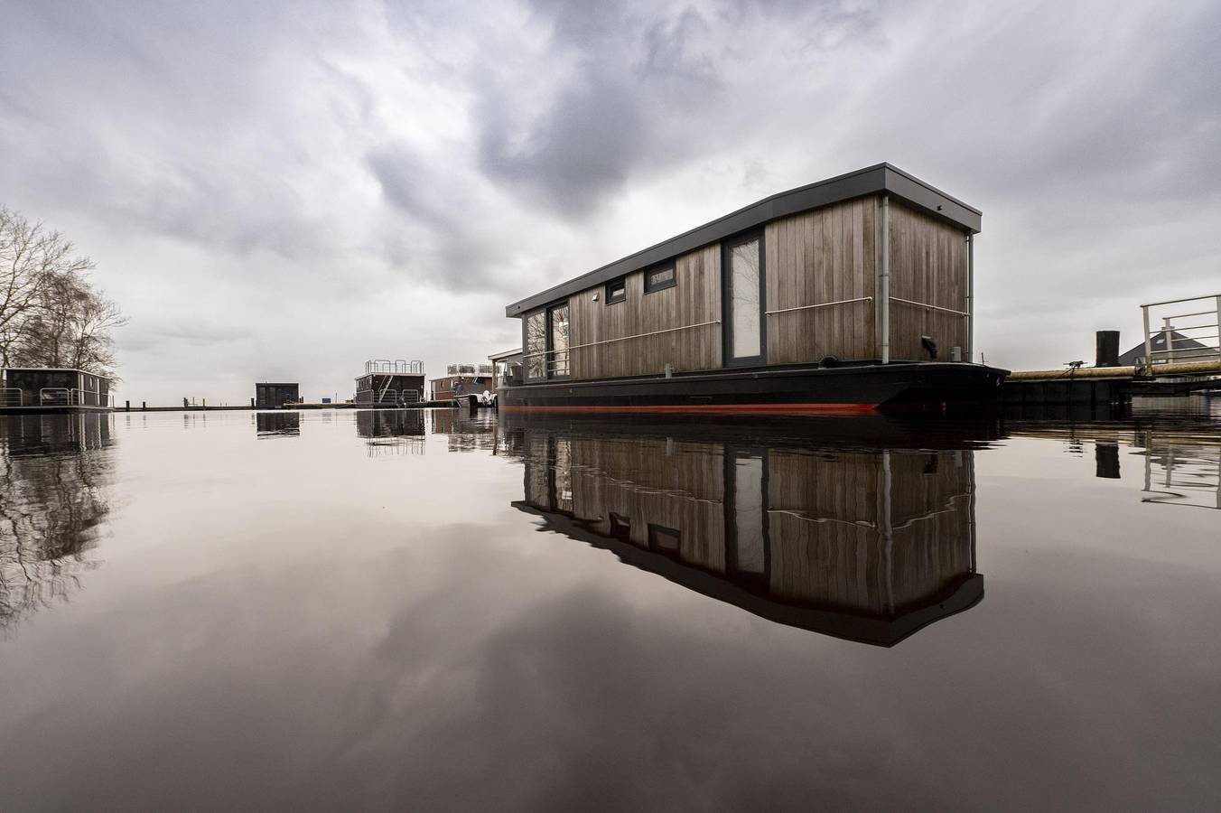 Houseboat - Paviljoenwei 4-21 | Sneek (Offingawier) 'Boatique Sneek' in Friesland