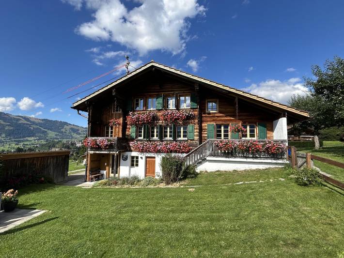 Hütte für 6 Personen, mit Balkon in Gstaad