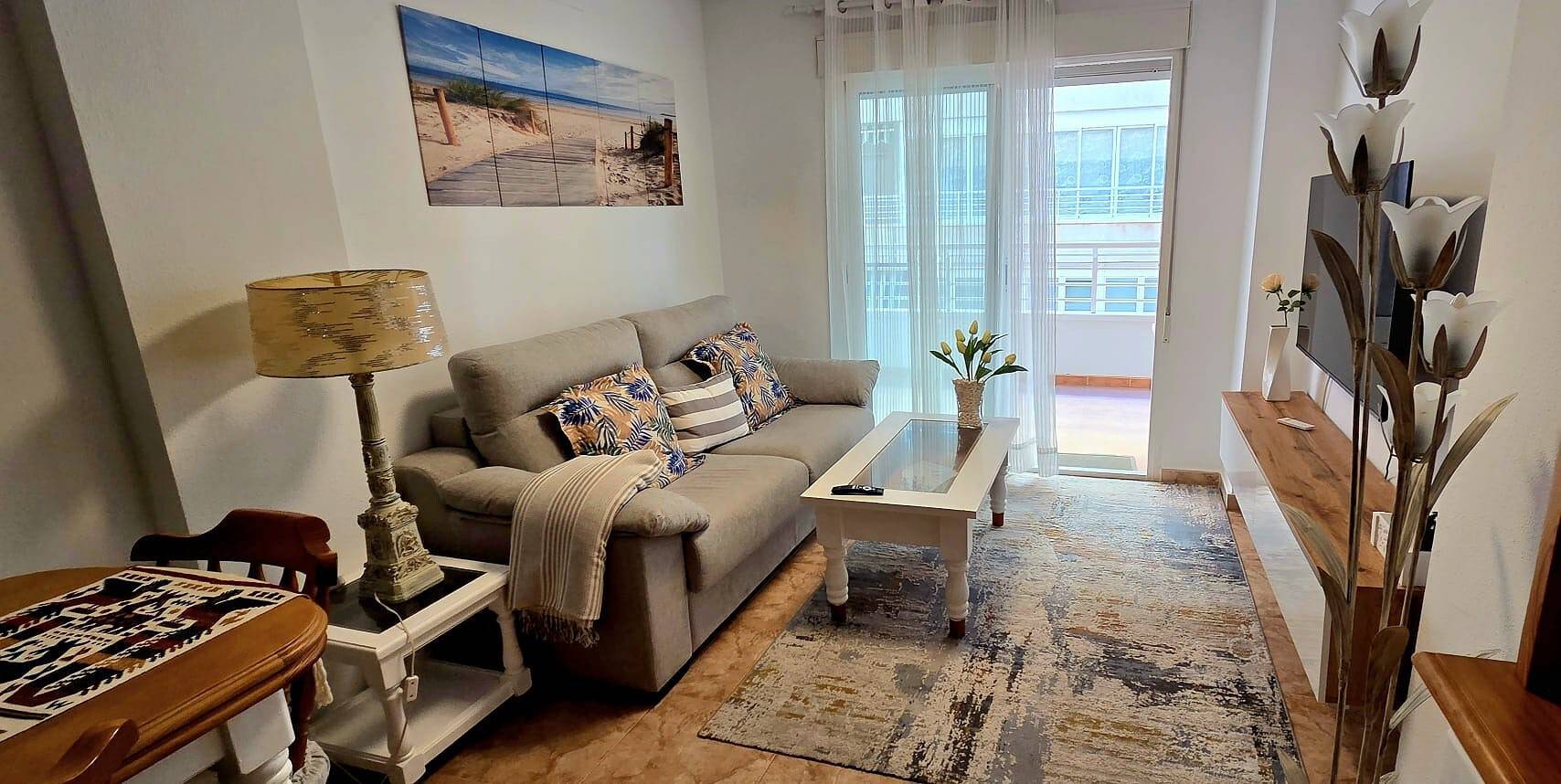 Ganze Wohnung, Apartment 'Sunflower París' mit Wlan in der Nähe des Yachthafens von Santa Pola in Santa Pola, Costa Blanca