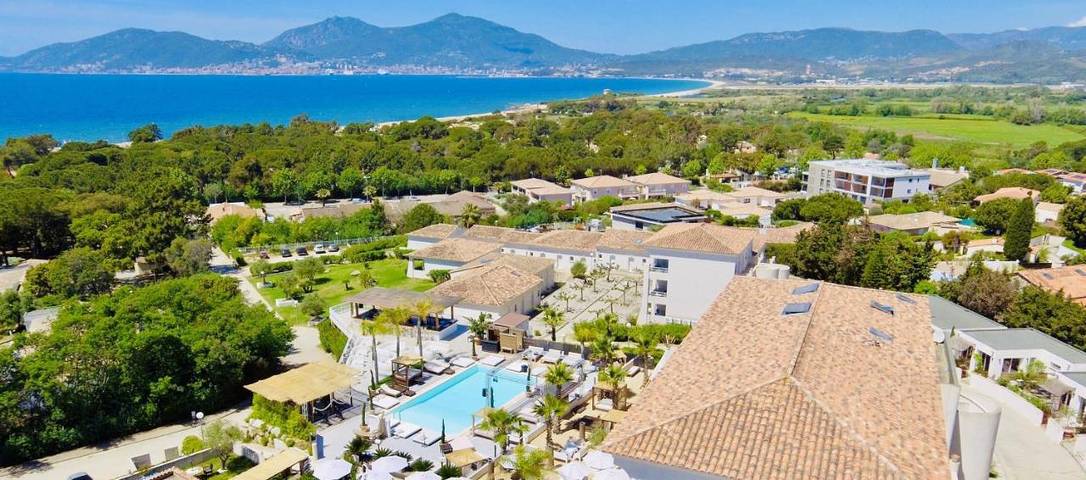 Hôtel pour 5 personnes, avec piscine et vue ainsi que sauna et jardin