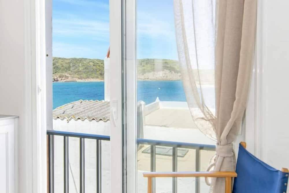 Entire apartment, Ponent Beachfront Apartment, Coastal Retreat in Es Grau, Maó