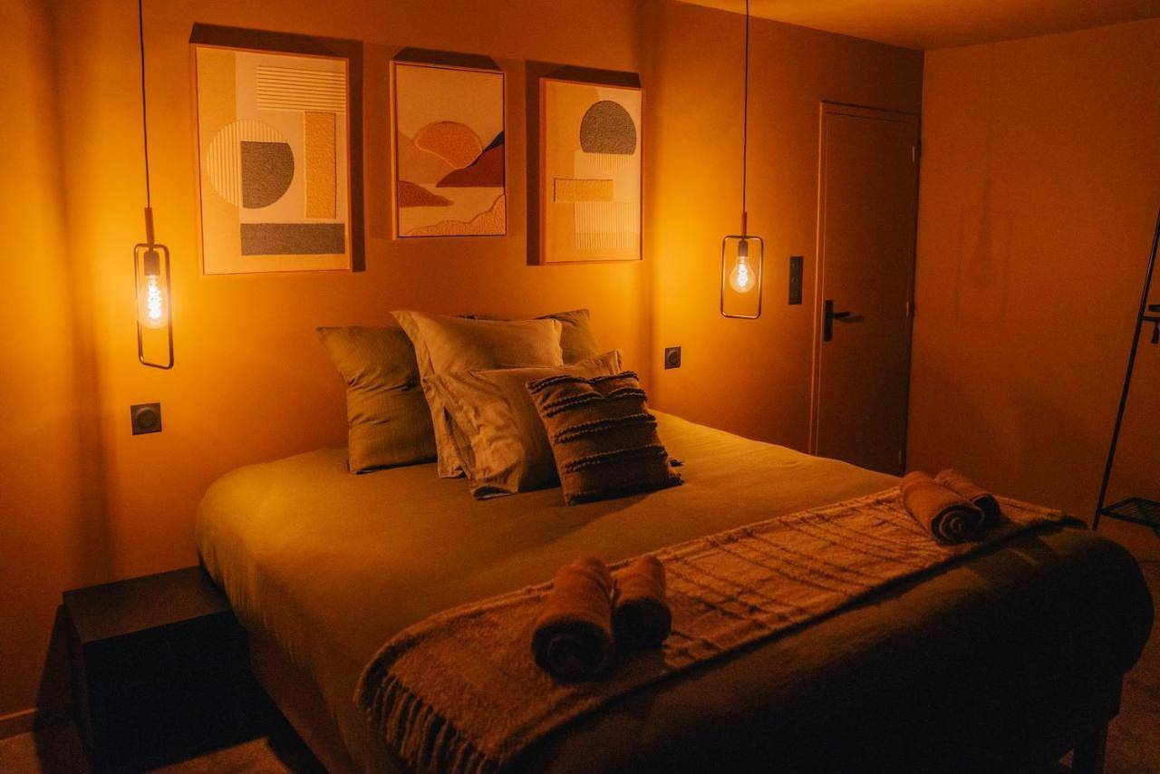 Proche de Rennes, La luxueuse Suite Joséphine, jacuzzi privatif et bien être in Guipry, Région de Redon