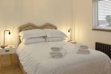 Log Cabin for 4 People in Padstow, Cornwall, Photo 1