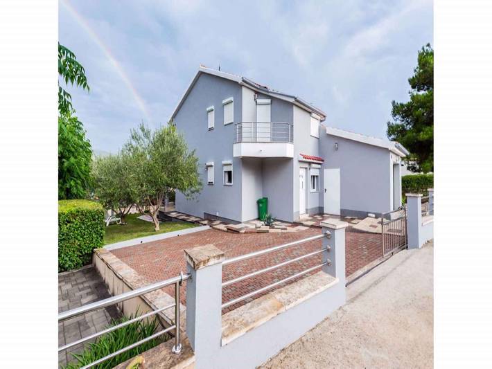 Ferienhaus mit Terrasse und Meerblick  in Pridraga, Donji Karin