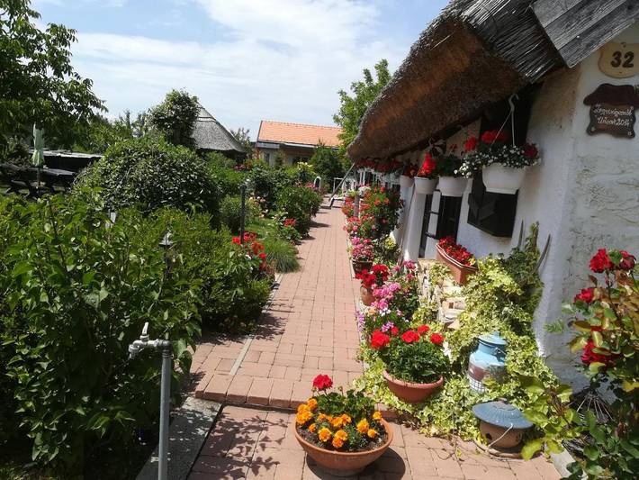 Ferienwohnung für 4 Personen, mit Whirlpool und Terrasse sowie Garten und Kinderpool