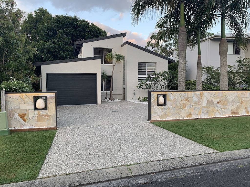 Großes 2-stöckiges Haus mit modernem Charme und 4 Betten in Suffolk Park, New South Wales