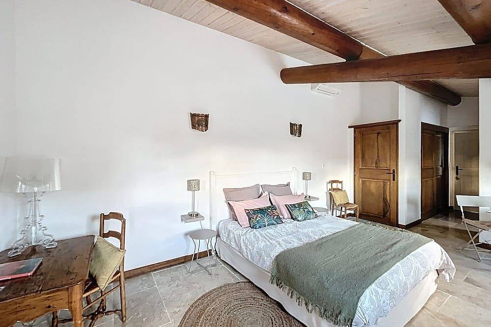 Le Clos des casis in Villeneuve (Provence), Parc naturel régional du Luberon