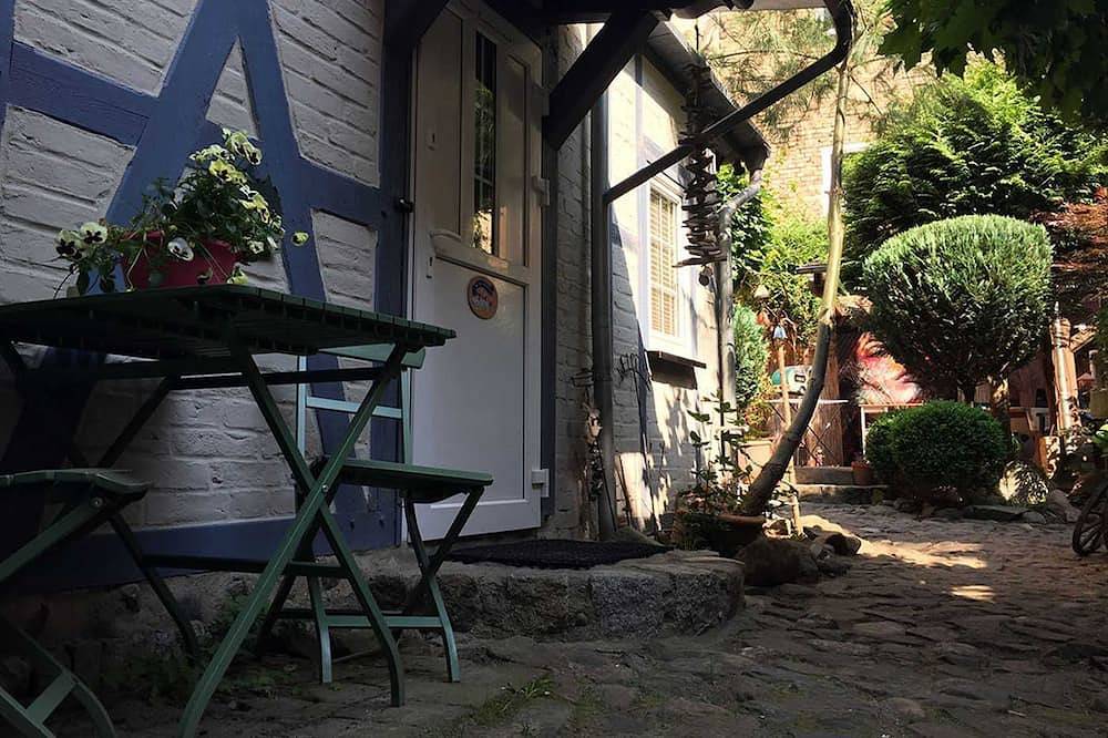 Ganze Wohnung, Kleinstes Ferienhaus Stralsunds mit Hochbett und Gartenblick - Gohr- in Ozeaneum Stralsund, Stralsund