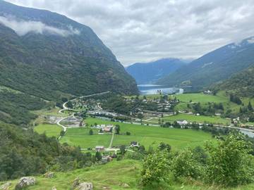 Gîte pour 3 personnes, avec terrasse et vue, animaux acceptés dans Flåm