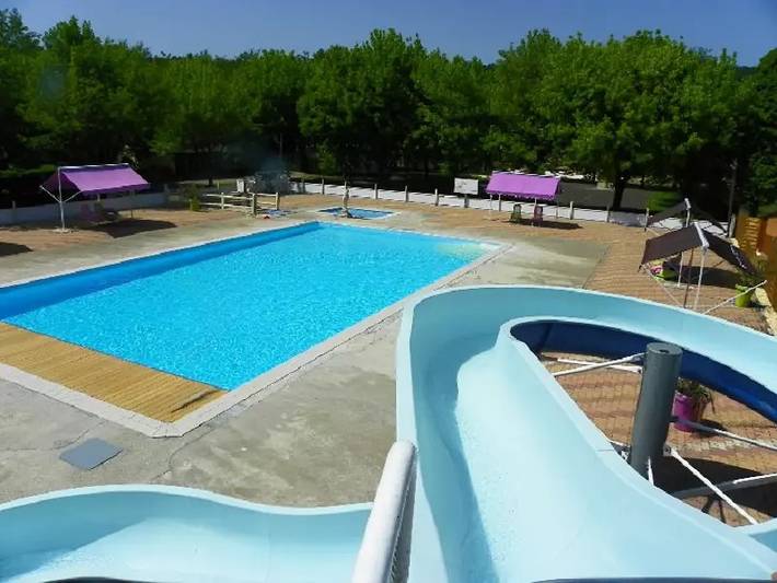 Camping pour 4 personnes, avec terrasse et piscine en Dordogne - 2