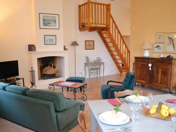 Gîte pour 6 personnes, avec piscine et jardin à Saint-Cybardeaux