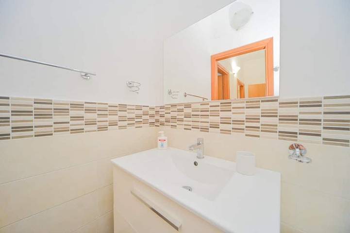 Location de vacances pour 6 personnes, avec piscine et balcon, animaux acceptés à Campofelice di Roccella - 4