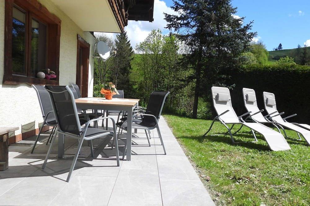 Stunning private villa for 9 guests with Wifi, Tv, terrace, pets allowed, panoramic view and par... in Bischofshofen, Ski Amadé