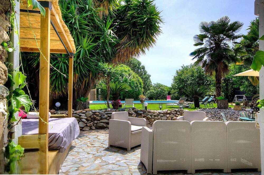 Charming stone house with heated pool in a 5000m2 estate in Santa Lucia di Moriani, Corte e dintorni