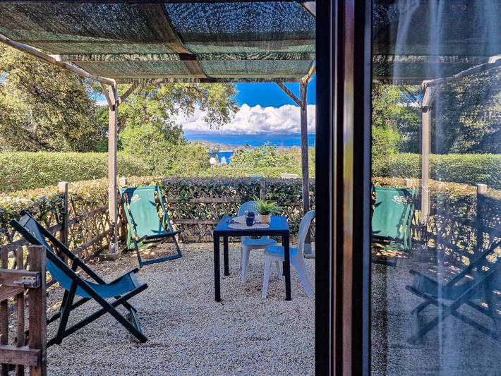 Ganze Wohnung, Für schöne Stunden zu zweit bei traumhafter Aussicht - Appartamenti Le Querce – Uva in Naregno, Capoliveri