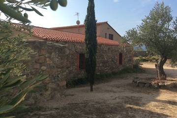Gîte pour 4 personnes, avec piscine et jardin ainsi que terrasse et jacuzzi à Ille-sur-Têt