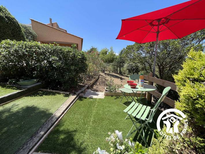 Gîte pour 2 personnes, avec Jacuzzi ainsi que Terrasse et Jardin à Llauro