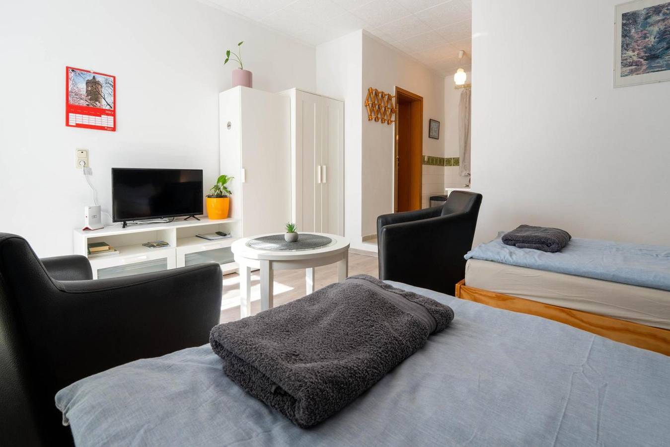 Ganzes Studio, Apartment 'Behling 1 mit Terrasse' mit gemeinsamer Terrasse, Gemeinschaftsgarten und Wlan in Liepe, Britzer Platte