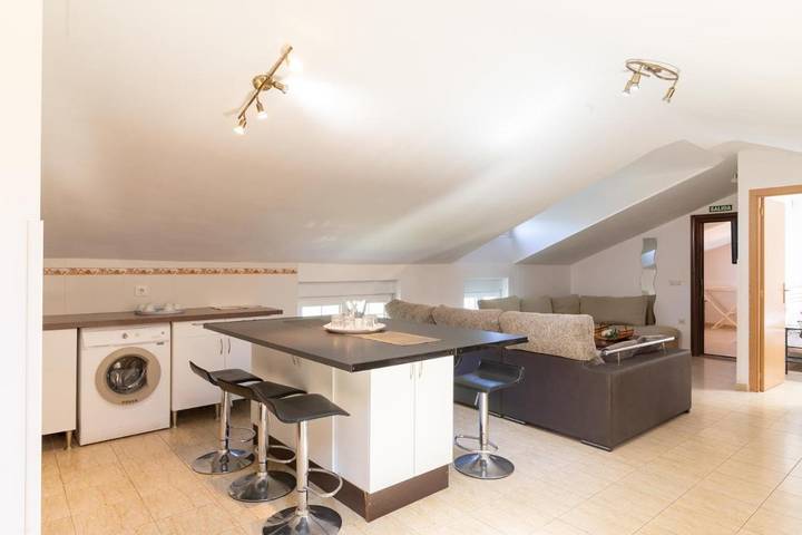 Casa rural para 6 personas, con Terraza y Jardín además de Piscina y Sauna en Belmonte de Miranda - 2