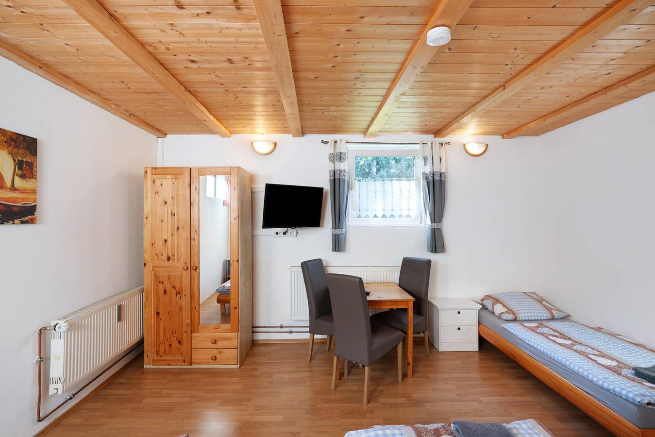 Ganze Wohnung, Knödelhof 'Appartement 12/13' mit Gemeinschaftsterrasse und Wlan in Putzbrunn, Oberbayern