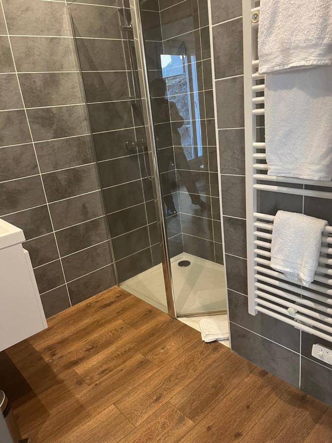 Chambre d’hôte pour 2 personnes, avec terrasse et vue, animaux acceptés à Saint-Chély-d'Aubrac - 2