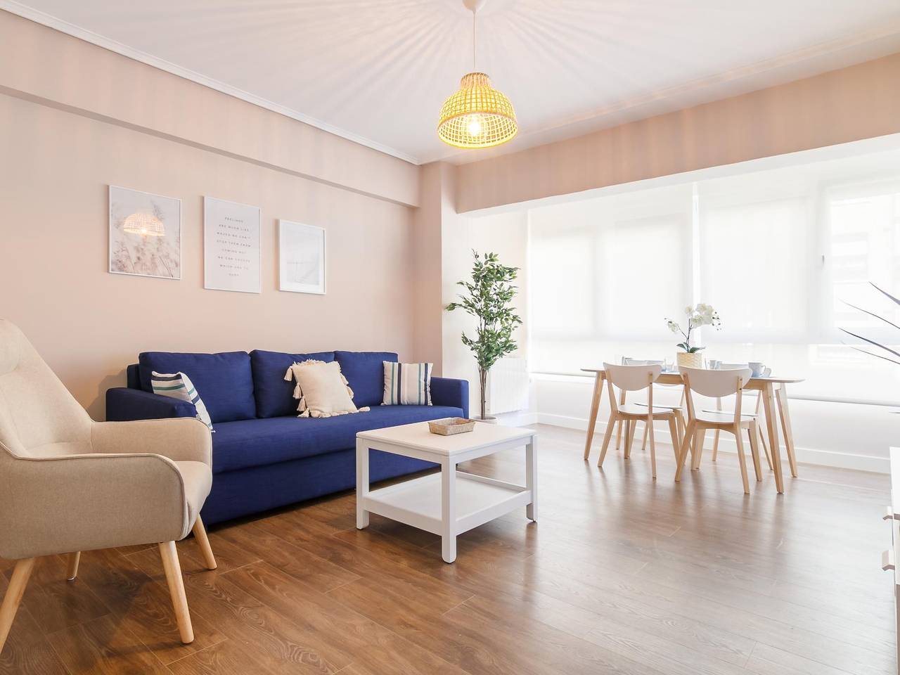 Entire holiday apartment, Completely renovated 10 min Beach Arrigunaga in Getxo, Basque Coast (Spain)