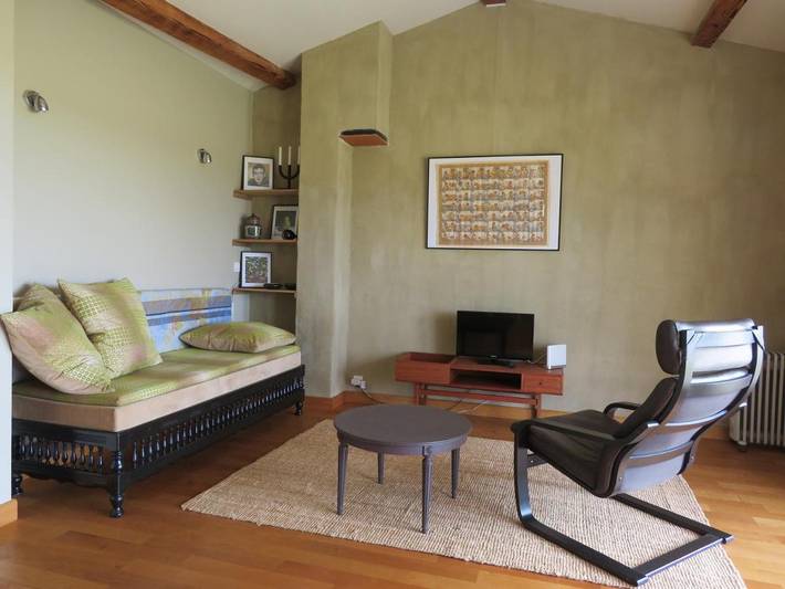 Location de vacances pour 3 personnes, avec vue ainsi que jardin et piscine à Saint-Jory - 3