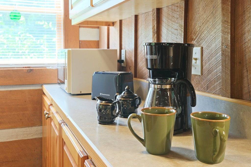 Porch Swing, Jacuzzi Tub, Wi-Fi, Dogs ok, near Np in Tuckaleechee, Blount County