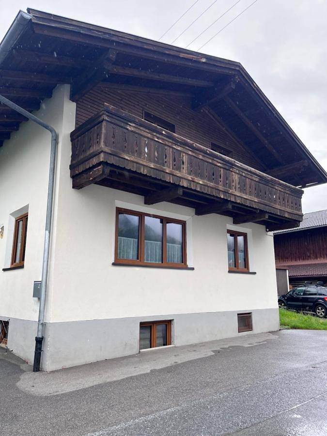 Ferienwohnung für 6 Personen, mit Ausblick und Garten sowie Balkon in Pfunds