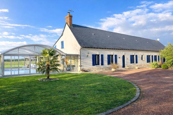 Location de vacances pour 10 personnes, avec vue ainsi que piscine et terrasse à Longué-Jumelles - 2