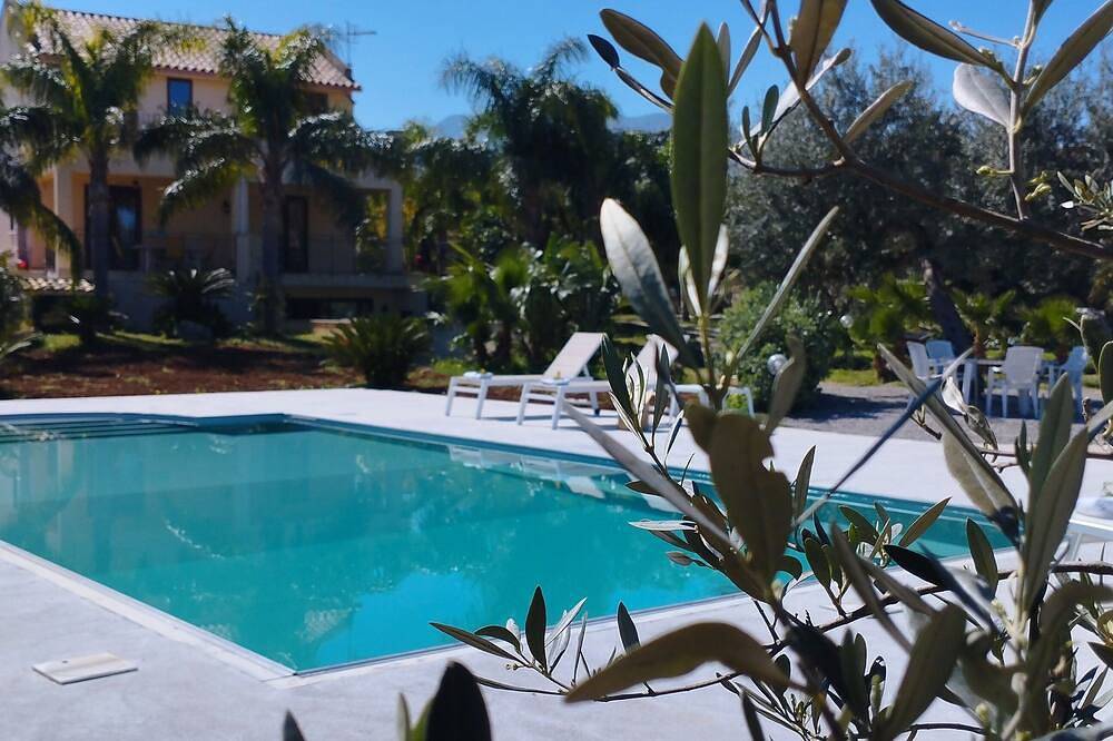 Flower Villa with large private pool and wellness for exclusive use in Carini, Palermo Province