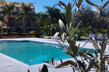 Villa pour 5 personnes, avec jardin et jacuzzi à Carini