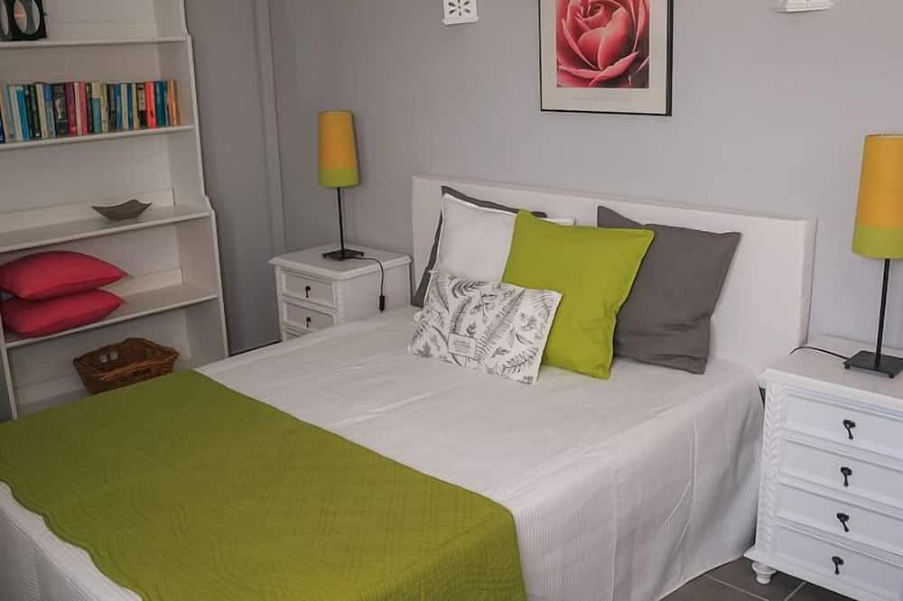 Entire apartment, Tourist Apartment With Pools, Sea And City View, Wifi, Air Conditioning in Vale de Caranguejo, Tavira