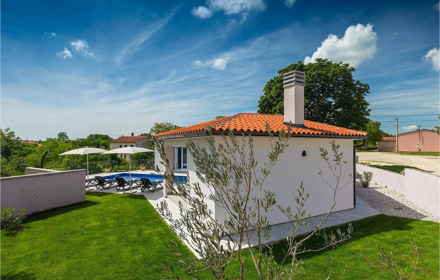Geräumige 1-Zimmer-Wohnung mit Pool, 900 m vom Stadtzentrum von Butkovići entfernt in Marčana, Südküste Istrien