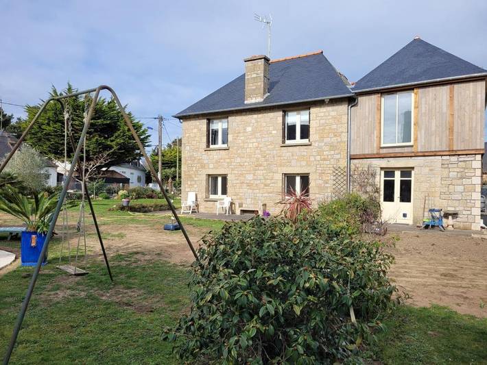 Gîte pour 4 personnes, avec Terrasse et Jardin ainsi que Piscine et Vue dans Plage de La Fourberie