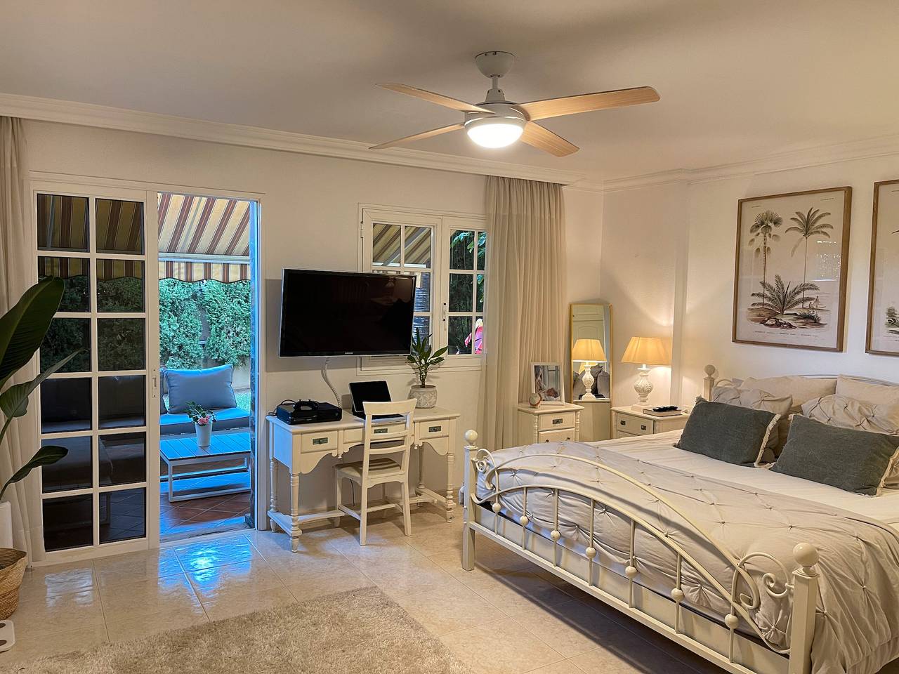 Beautiful House with Private Garden in Playa Jardin, Puerto de la Cruz