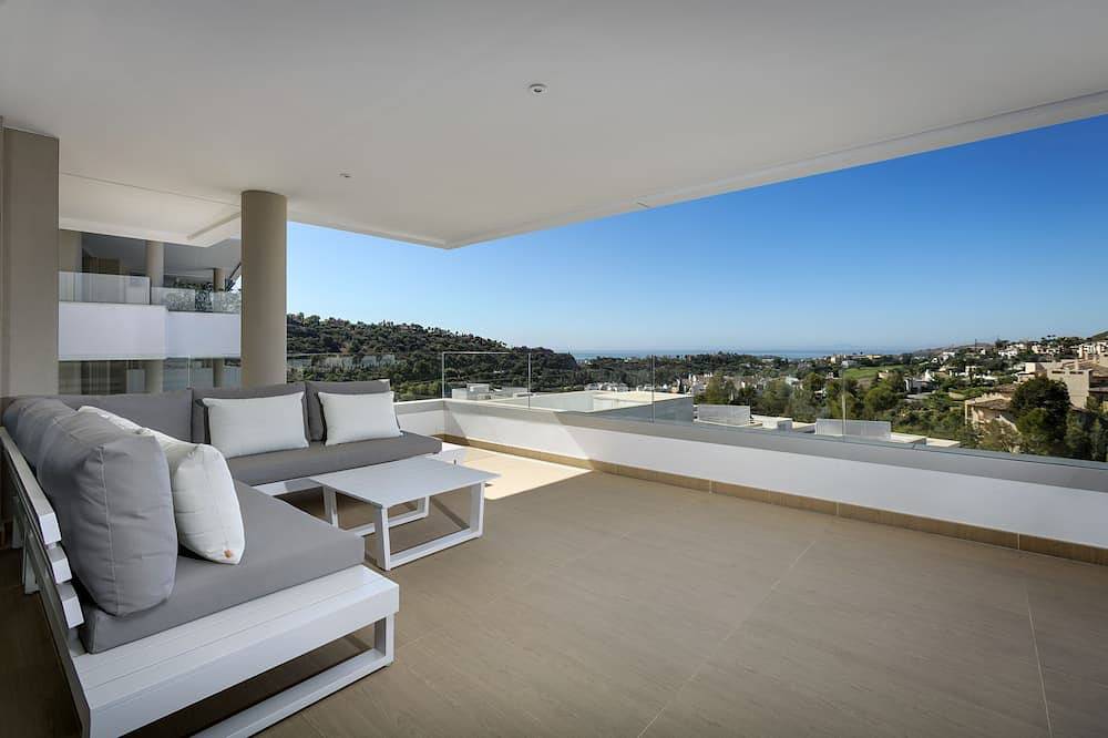 Entire apartment, Luxury Three Bedroom Apartment in Reserva de Alcuzcuz in El Madronal, Benahavís